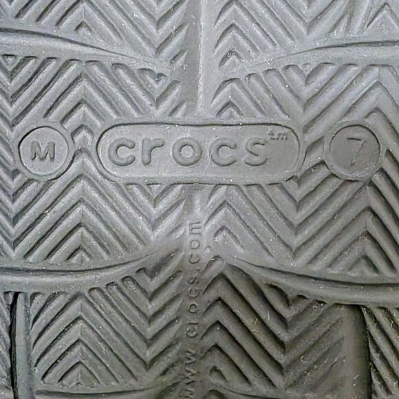 Crocs Men's Swiftwater Mossy Oak Elements Wave Flip Flops in Black Camo - Picture 12 of 16